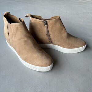 Caslon ~ Aidy ~ Water Resistant Wedge Sneaker ~ Womens Size 6.5 ~ Camel Suede